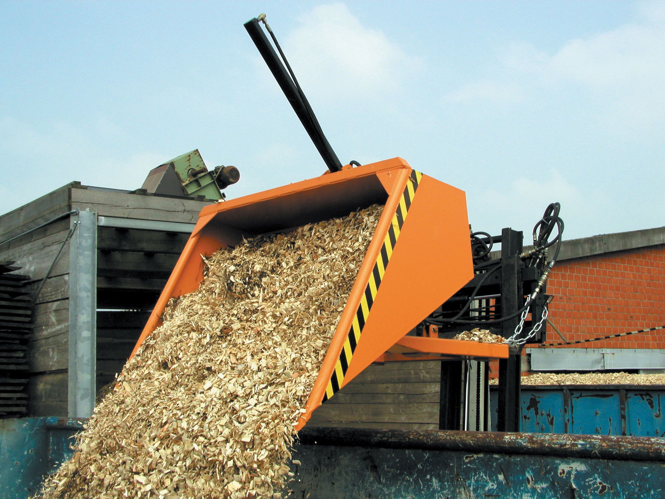 Schaufel Typ DGS lackiert in RAL2000 gekippt BAUER Südlohn Schaufel Typ DGS