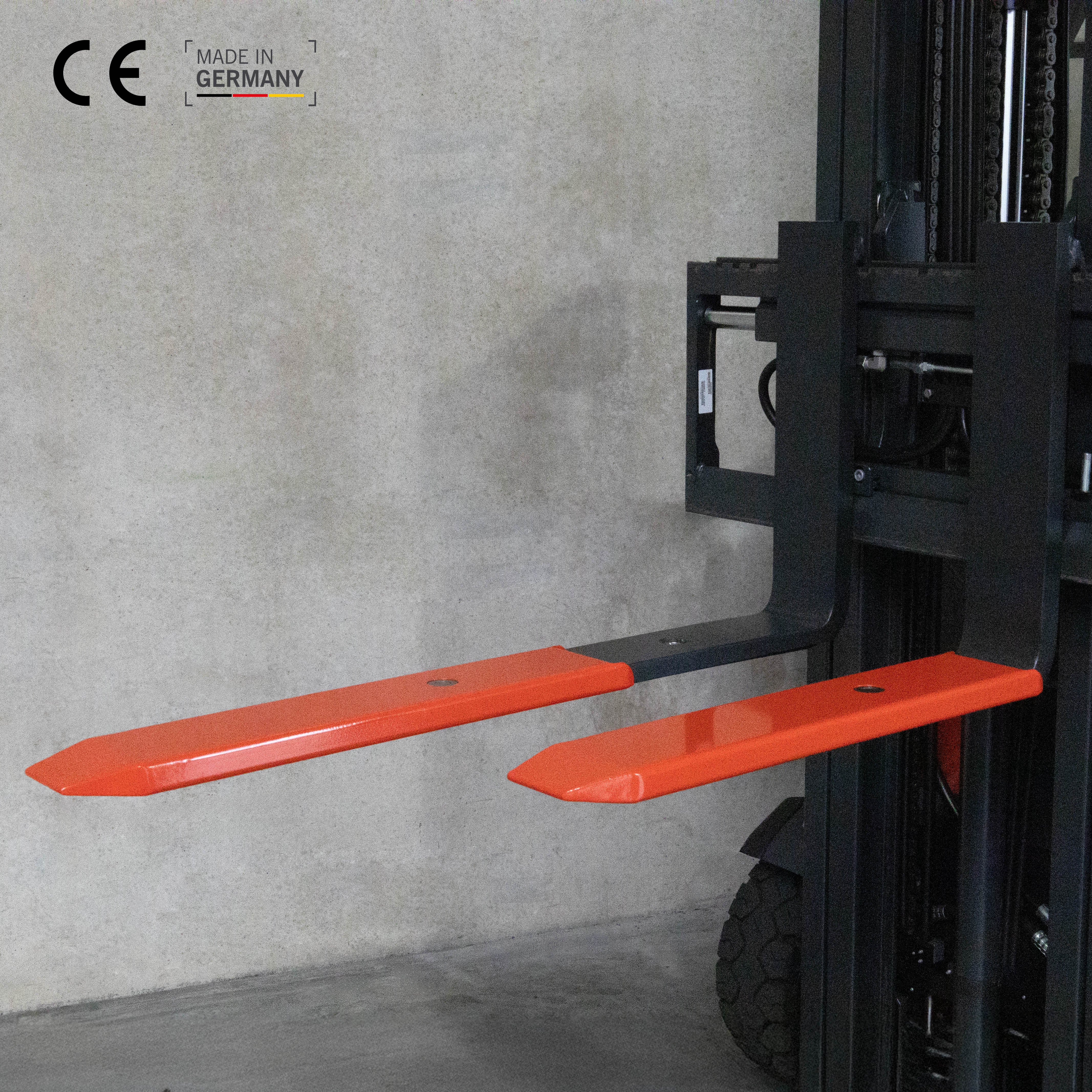 Schlankes Profil der ManuTel SlimeLine Teleskopgabelzinken für enge Paletten